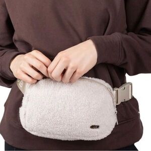 NWT Lole Cozy Fleece Belt Bag in Cream.
